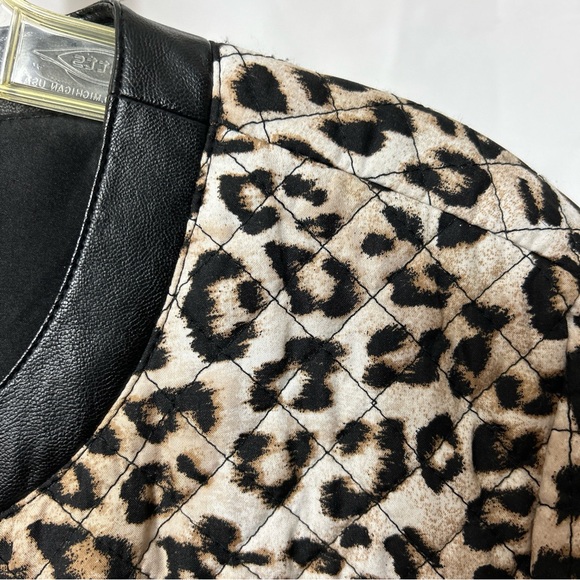 Chico’s Women’s Size Small Leopard Print Quilted Full Front Zippered Jacket - Picture 5 of 13